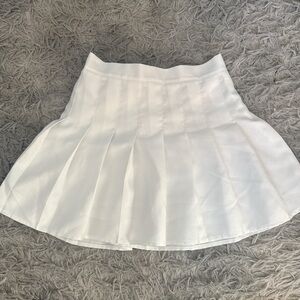 Elegant White Pleated Skirt